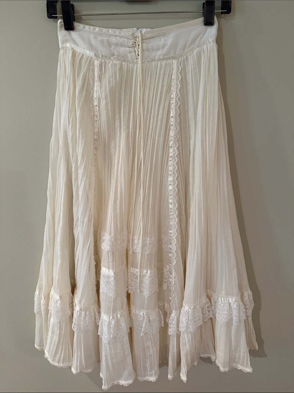 Vintage Jessica’s Gunnies Cream Lace-Trim Pleated Skirt